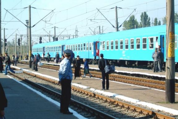 Több mint ötmillió percet késtek egy év alatt Romániában a vonatok