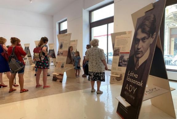 Látva lássanak – a Petőfi Irodalmi Múzeum Ady-vándorkiállítása Kolozsváron