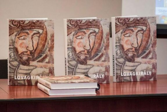 Megjelent a Lovagkirály című kötet: Szent Lászlóval járhatjuk végig a Kárpát-medencét