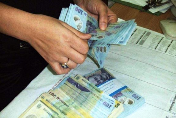 Sokaknak jó hír: már utalták a pénzt az első megemelt nyugdíjakra