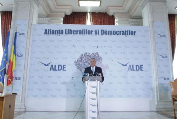 Felbomlott a kormánykoalíció: az ellenzékbe vonulás mellett döntött az ALDE (percről percre)