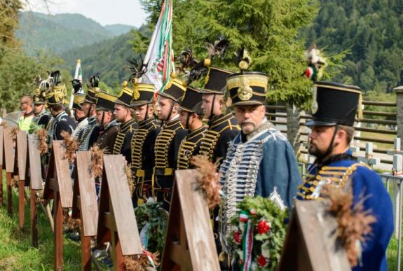 „Lesznek még úzvölgyék, de az a dolgunk, hogy hidat építsünk a kőből, amivel megdobtak”