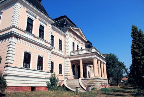 Kivitelezők jelentkezését várják a válaszúti Bánffy-kastély felújítására