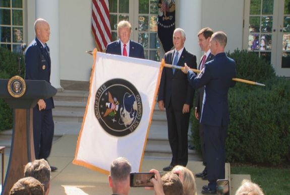 Donald Trump hivatalosan is létrehozta az Egyesült Államok űrparancsnokságát 