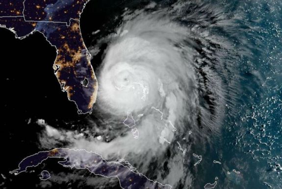 Kettes erősségűre csökkent a Dorian hurrikán, lassan halad Florida felé