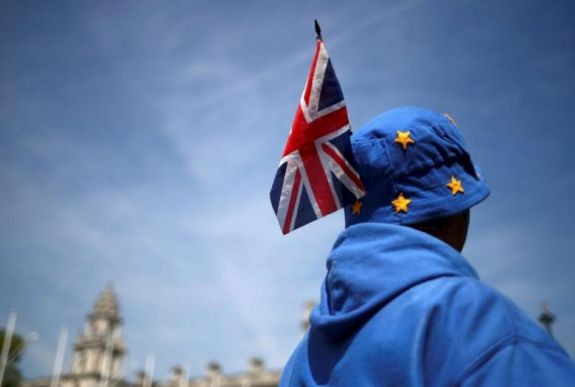 Megszavazták második olvasatban a rendezetlen Brexit elleni törvényjavaslatot