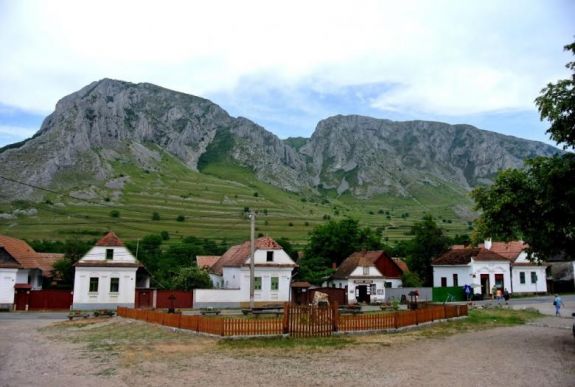 Három eltévedt magyar turistát hoztak le a Székelykőről a hegyimentők