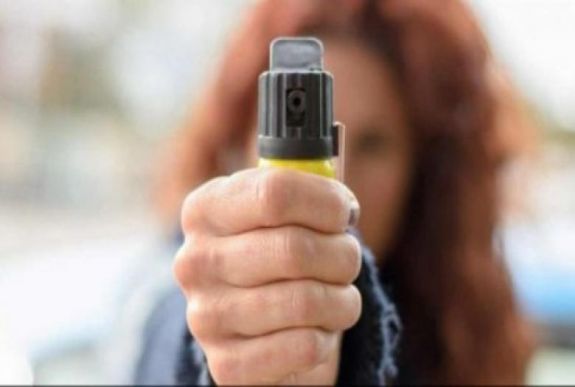 Könnygázzal fújt le két kisdiákot a szatmári tanítónő, őrizetbe vették