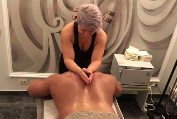 Gondjainkat hátunkon hordjuk, akár egy hátizsákot – a masszázsról kérdeztük a szakértőt