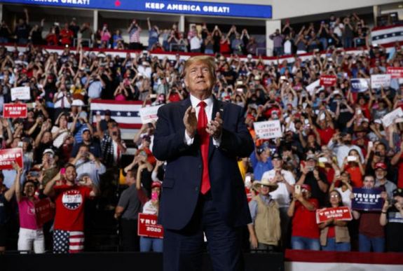 Donald Trump falépítést ígért új-mexikói kampányrendezvényén