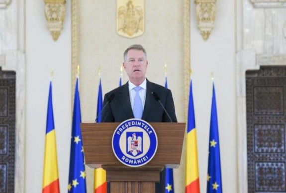 FRISSÍTVE – Döntött az alkotmánybíróság: Johannisnak ki kell neveznie az ügyvivő minisztereket