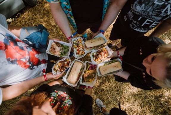 Lehet-e műanyagmentesen fesztiválozni? Erdélyi rendezvényszervezőket kérdeztünk