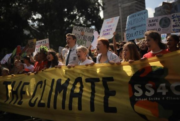 Százezrek tüntettek a klímavédelemért Ausztráliában