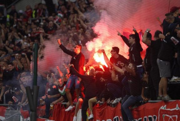 Eb-selejtező: a román és a magyar válogatott is bajba került az ultrák idegengyűlölete miatt