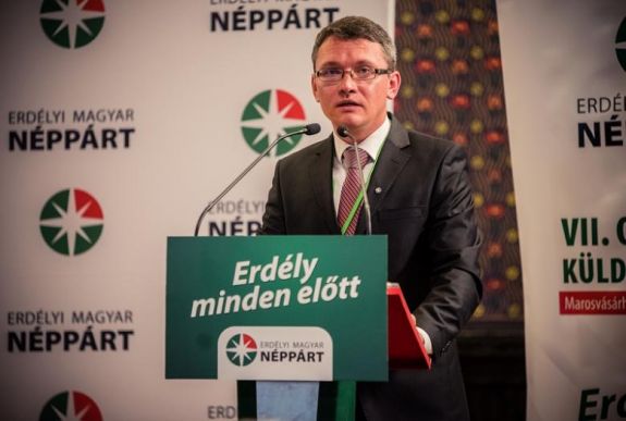 Az EMNP küldöttgyűlése megerősítette Csomortányi Istvánt a pártelnöki tisztségben