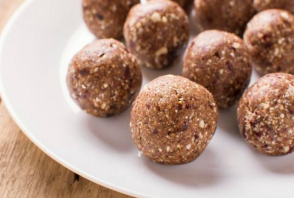 Édes és egészséges finomság – így készül az energiagolyó 