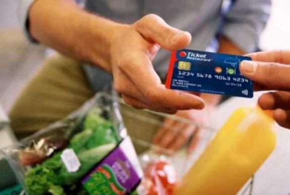 A szenátus megszavazta, hogy jelentősen növeljék az élelmiszer-utalványok értékét