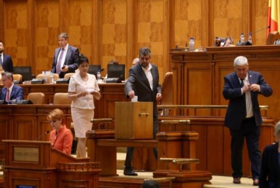 FRISSÍTVE – Felhajtás vagy valós kormányváltási szándék a bizalmatlansági indítvány?