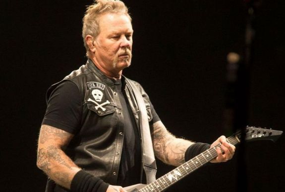 Lemondta a turnéját a Metallica, mert James Hetfield visszaesett