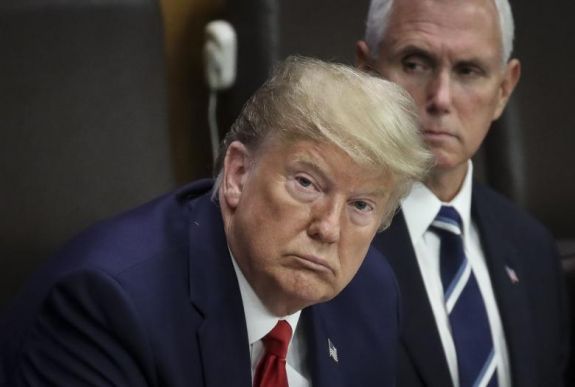 Mike Pence alelnöktől is bekérték az Ukrajnára vonatkozó dokumentumokat