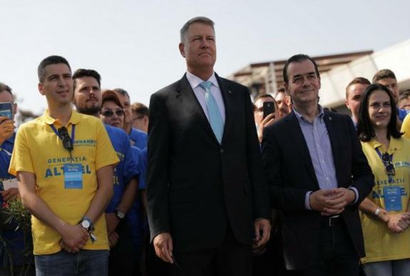 Johannis: a bizalmatlansági indítvány után egy átmeneti kormányra van szükség