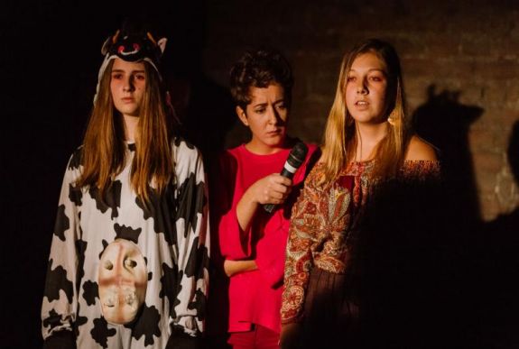 @tizenhét: önkeresésről szóló ifjúsági előadás látható Marosvásárhelyen