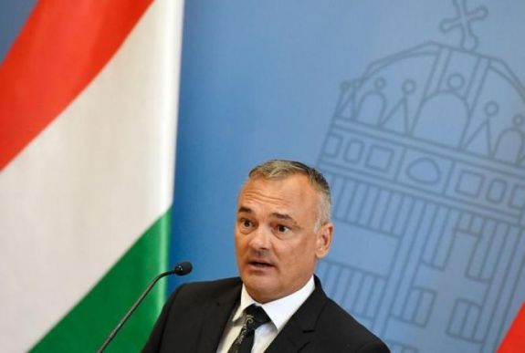 A botrányok ellenére újrázni tudó győri polgármester kilép a Fideszből