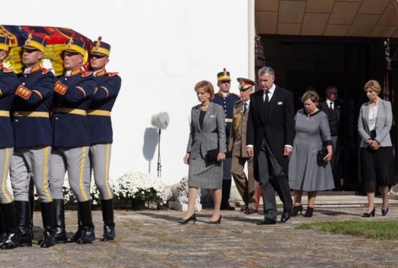 Hazaszállították a száműzetésben 37 éve elhunyt Ilona anyakirályné földi maradványait