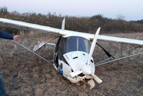 Kényszerleszállást hajtott végre egy kisrepülőgép az A1-es autópálya mellett