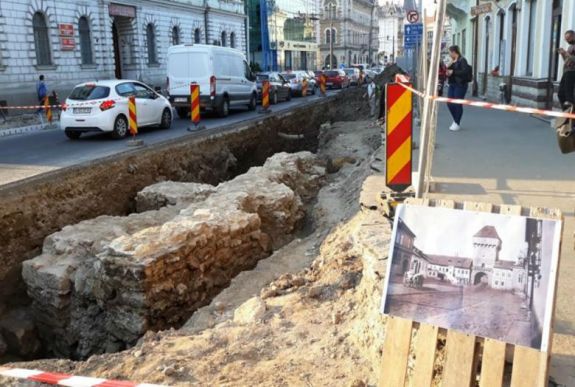 Eddig ismeretlen középkori védőfalat fedeztek fel Kolozsváron