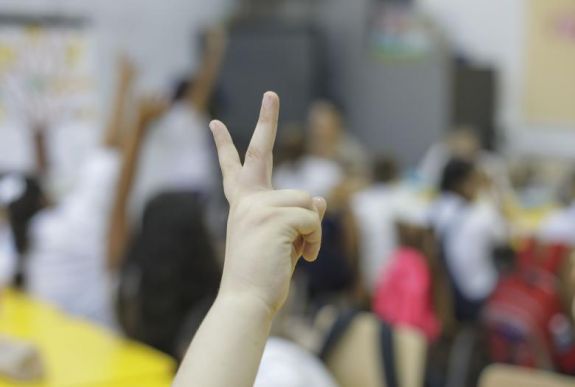 Szakpolitikusok: nem megoldás, ha csak az óraszám csökken, de a tananyag nem