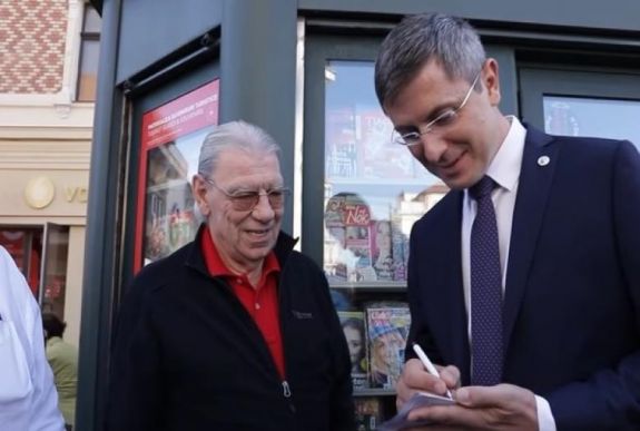 FRISSÍTVE - Dan Barna a romániai sport ikonikus alakjának, Jenei Imrének: „Adjak egy autogramot?”