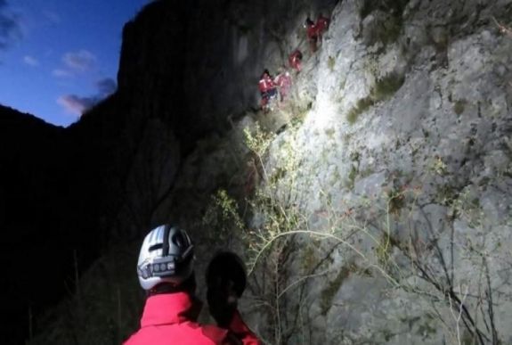 Szakadékba zuhant cseh turistát mentettek meg a hegyimentők