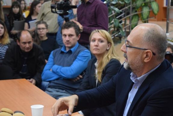 Diákokkal találkozott Kelemen Hunor államfőjelölt Csíkszeredában
