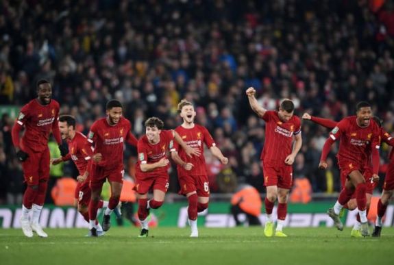 Angol Ligakupa: tízgólos meccsen, tizenegyesek után nyert a Liverpool