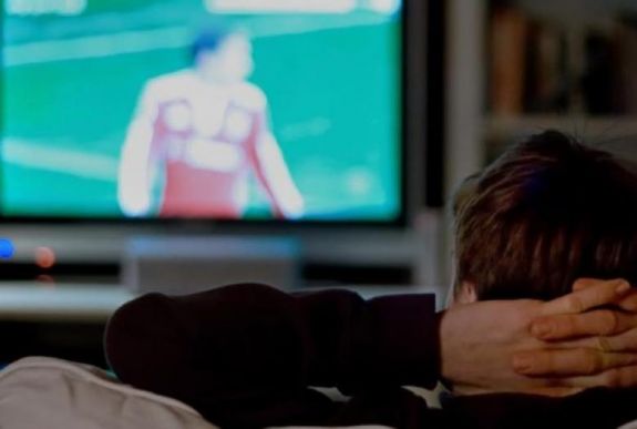 Felmérés: az EU-ban a legkevesebbet költenek kultúrára, de imádnak tévézni a romániaiak