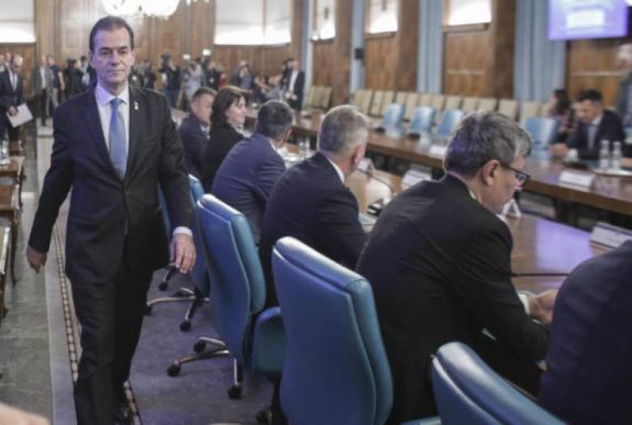 FRISSÍTVE – Tisztogatás a minisztériumokban: több mint ötven PSD-s államtitkárt bocsátottak el