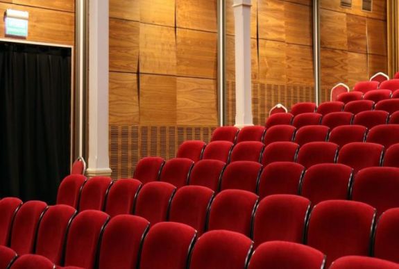 Bartha Réka: Forradalmi ünneplőben a kultúra? Aligha…