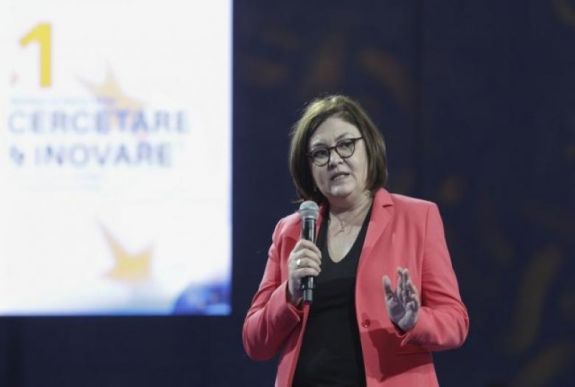 Az EP jogi bizottsága továbbengedte a francia, a magyar és a román biztosjelöltet