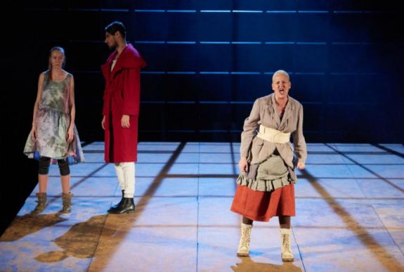 Brecht háborúellenes klasszikusát közösen mutatja be Drezda és Kolozsvár színháza