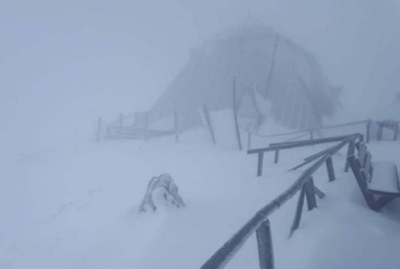 Megjött a tél a romániai hegyekbe