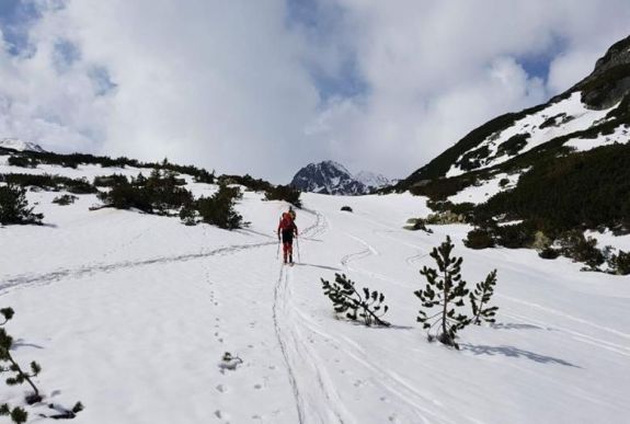 Hunyad megye: a hegyimentők arra intik a turistákat, jelentsék be, ha kirándulni indulnak
