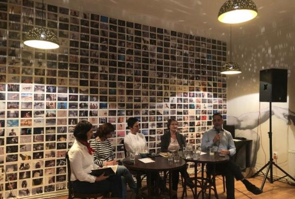 A nő csak „dekorációs elem” a közéletben, vagy a döntésekbe is beleszólhat?