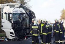 Ketten meghaltak a biharkeresztesi kamionos balesetben