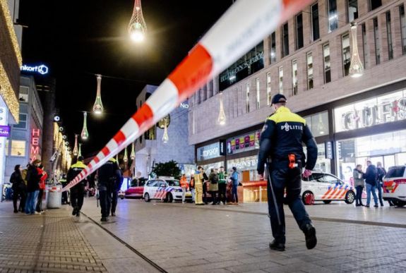 Elfogták a hágai késelés feltételezett elkövetőjét