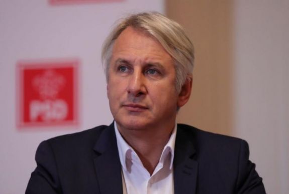 A PSD egyszerű indítványt nyújt be a kormány ellen