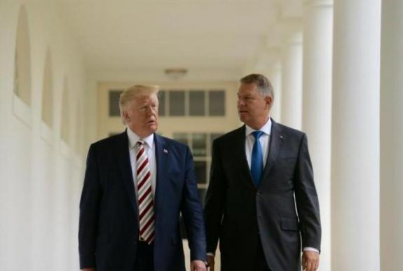 Johannis a NATO-csúcson: jó, ha elkezdünk gondolkodni a katonai szövetség jövőjéről