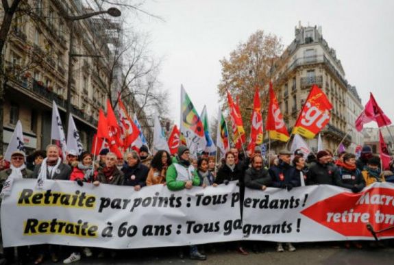 Több mint félmillióan tüntettek a nyugdíjreform ellen Franciaországban