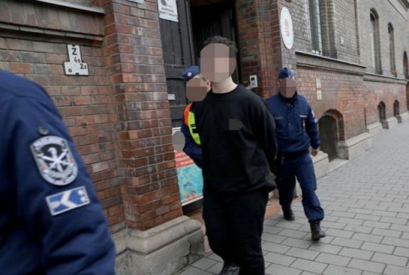Letartóztatták a tanárára késsel támadó magyar diákot