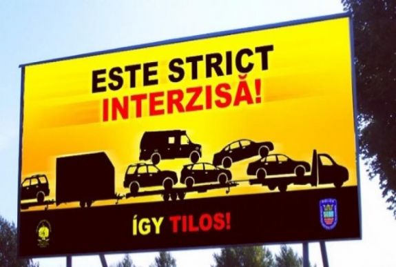 Román „horrortrélerről” leesett rámpa rongált meg autókat az M0-son